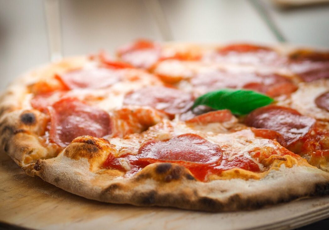 isorepublic-pizza-salami-1-1100x733